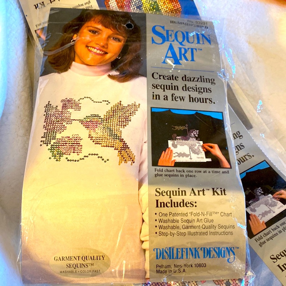 Vtg DISTLEFINK DESIGNS SEQUIN ART
Fold-N-Fill Craft Kit
Hummingbird#33231